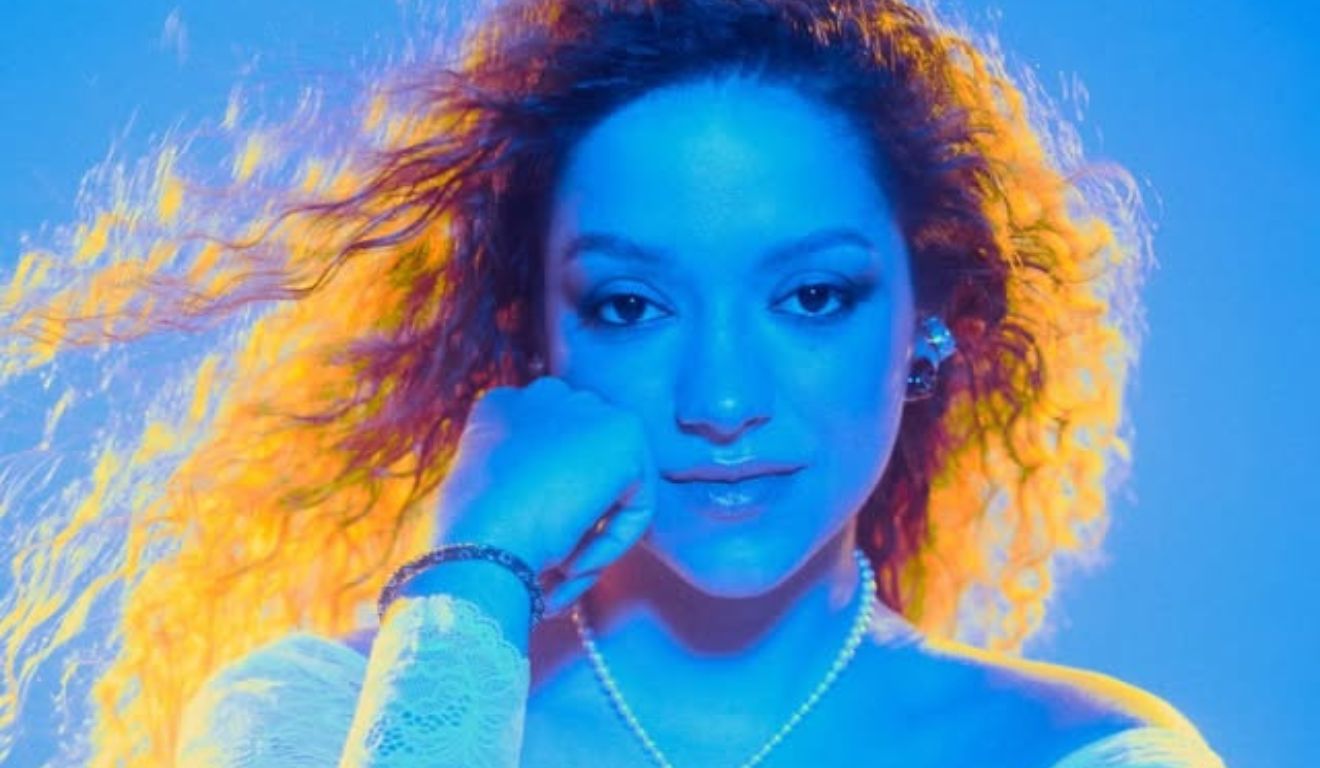 Quem é Carol Gibbon, a nova voz do pop confessional nacional?