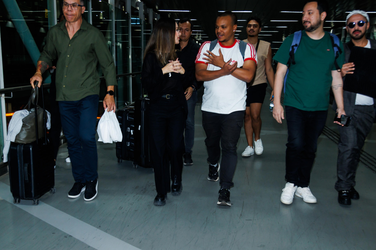 Sandy responde fãs sobre participação em show da Xuxa no Maracanã