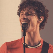 Shawn Mendes: "Treat You Better" entra no Top 20 global pela 1ª vez em 10 anos
