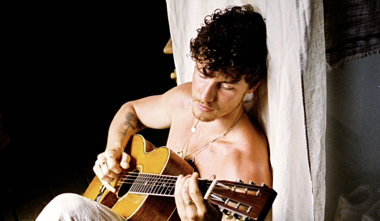 Shawn Mendes vira modelo da Gucci e revela produção de álbum no Brasil